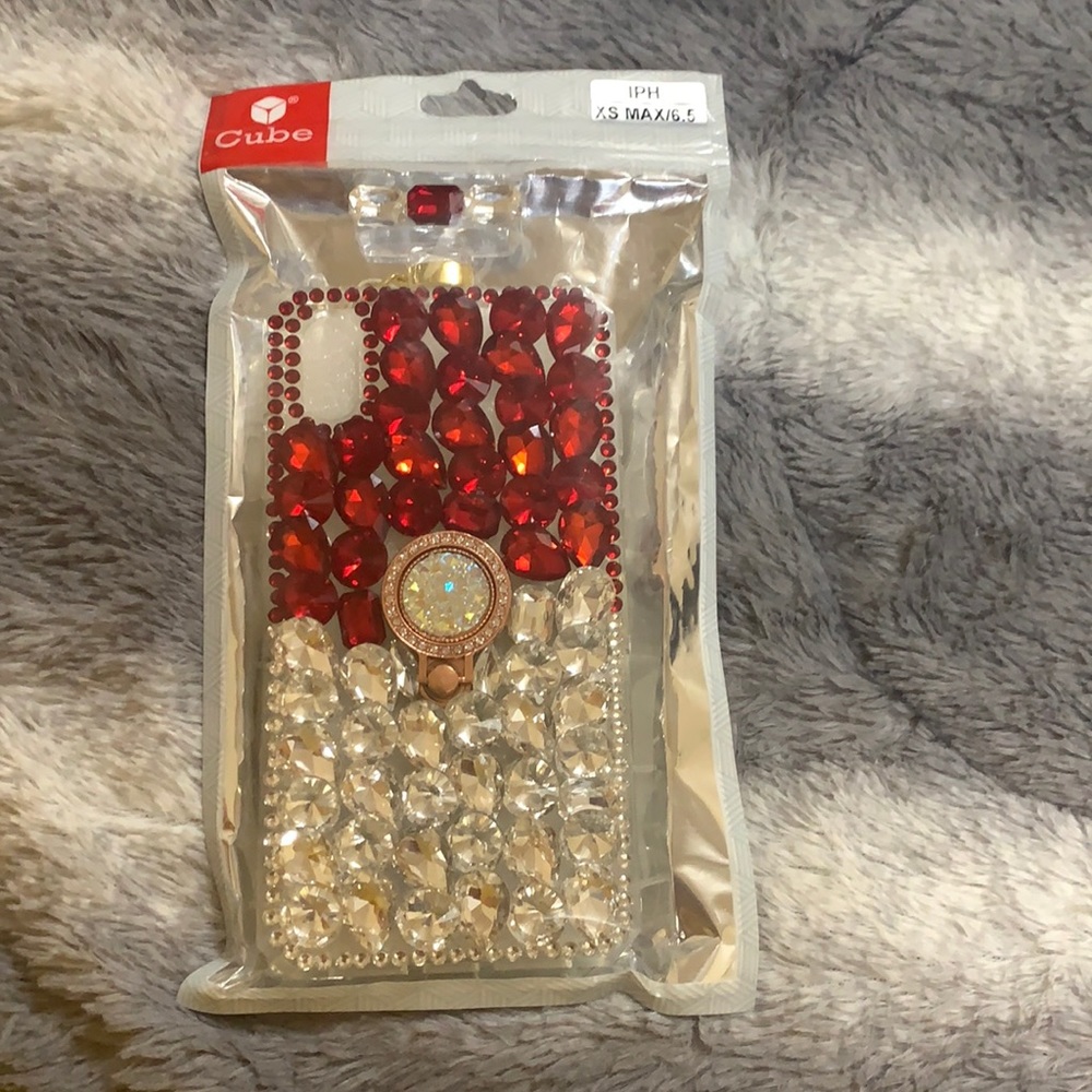 4/$20 with $5.95 shipping mix and match!NEVER USED OR OPENED Diamond phone case.